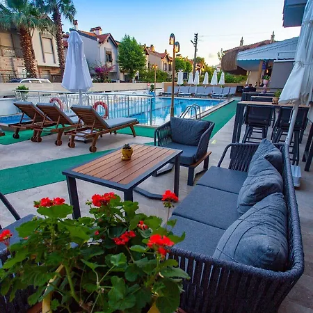 Club Ako فندق مرمريس